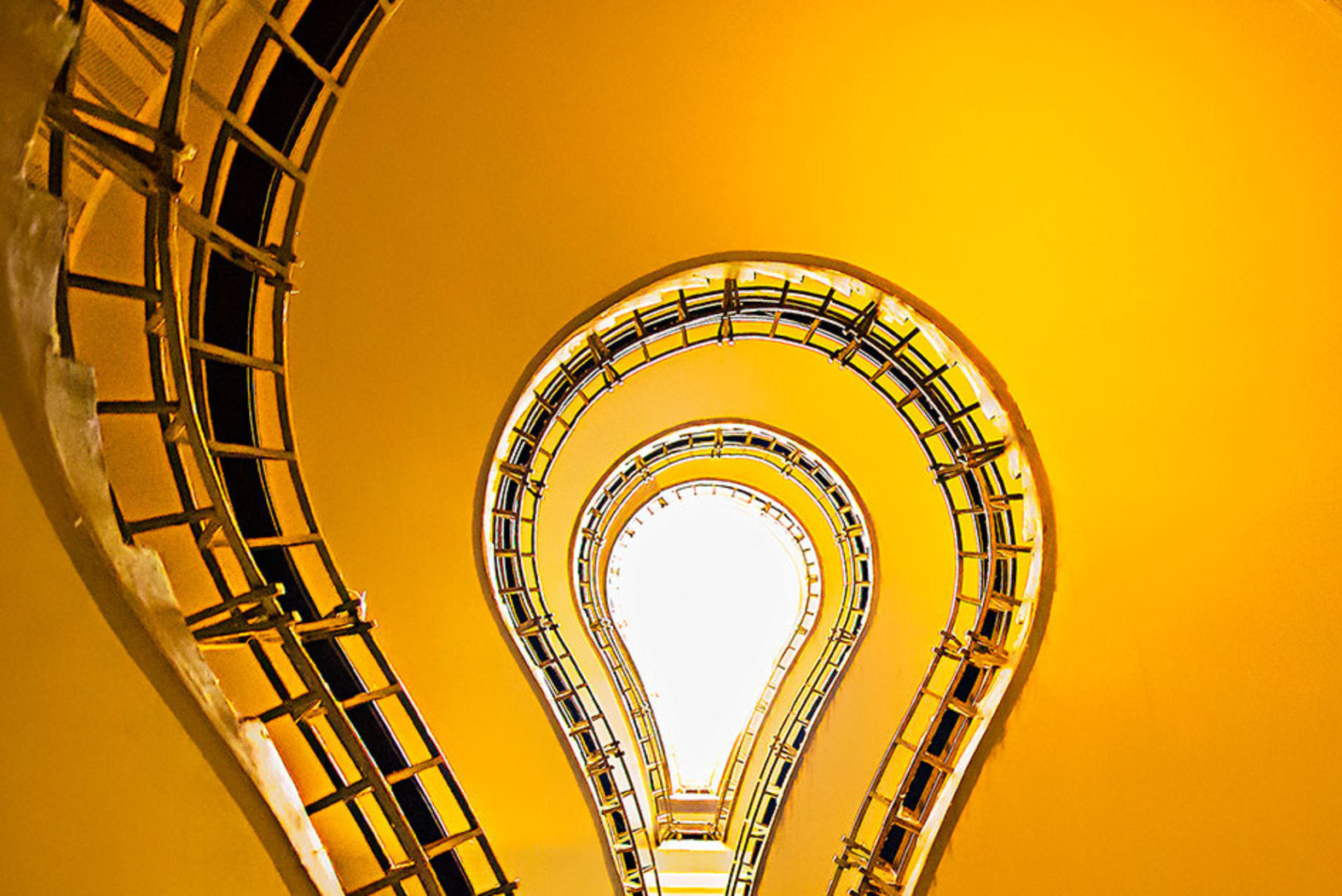 Why Small Steps in AI Transformation Can Yield Bigger Gains Than Moonshot Projects